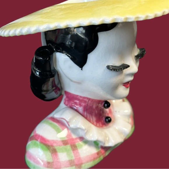 Vintage Lady Head Vase in Wide Brimmed Yellow Sunhat - Picture 4 of 13